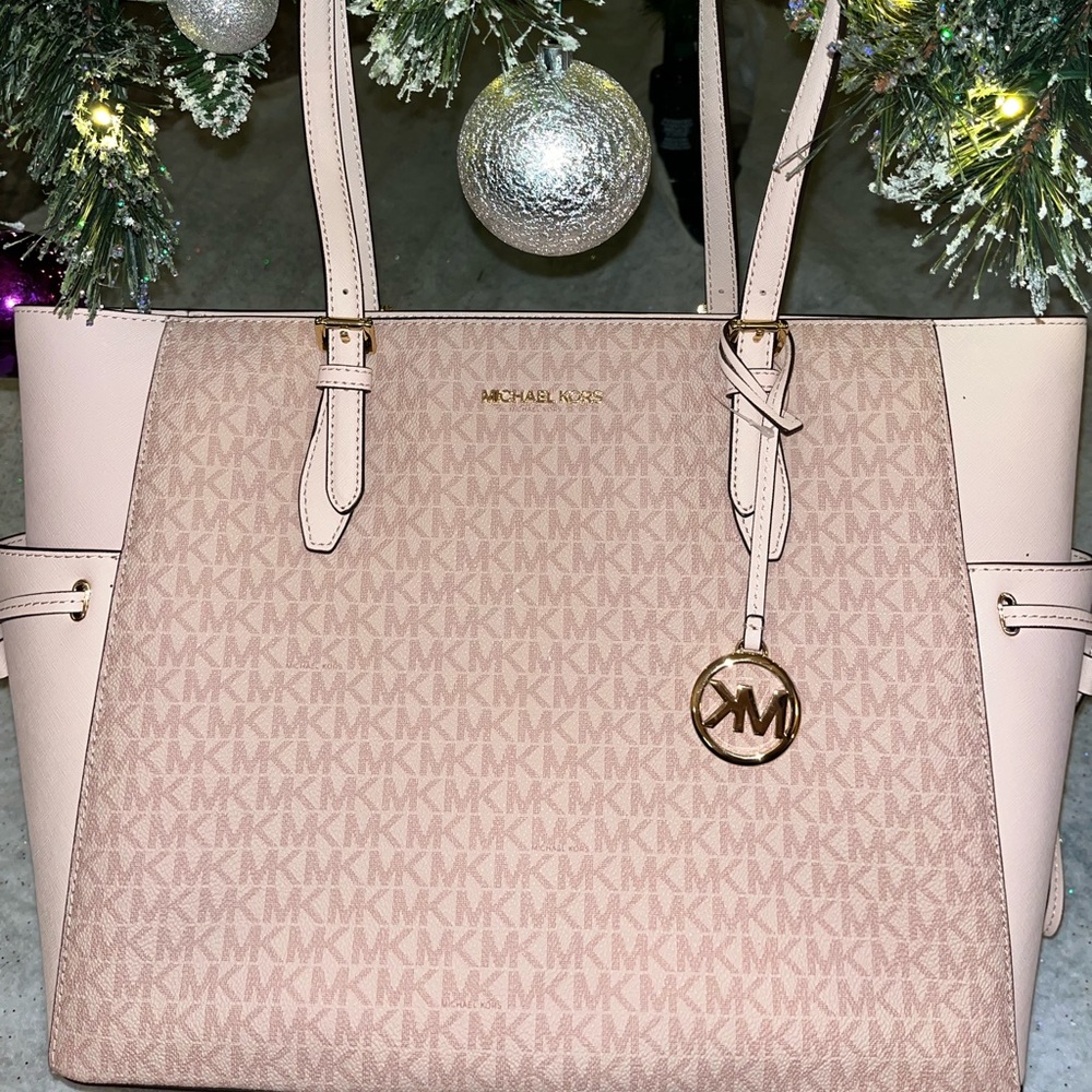 Michael Kors “Gilly” tote